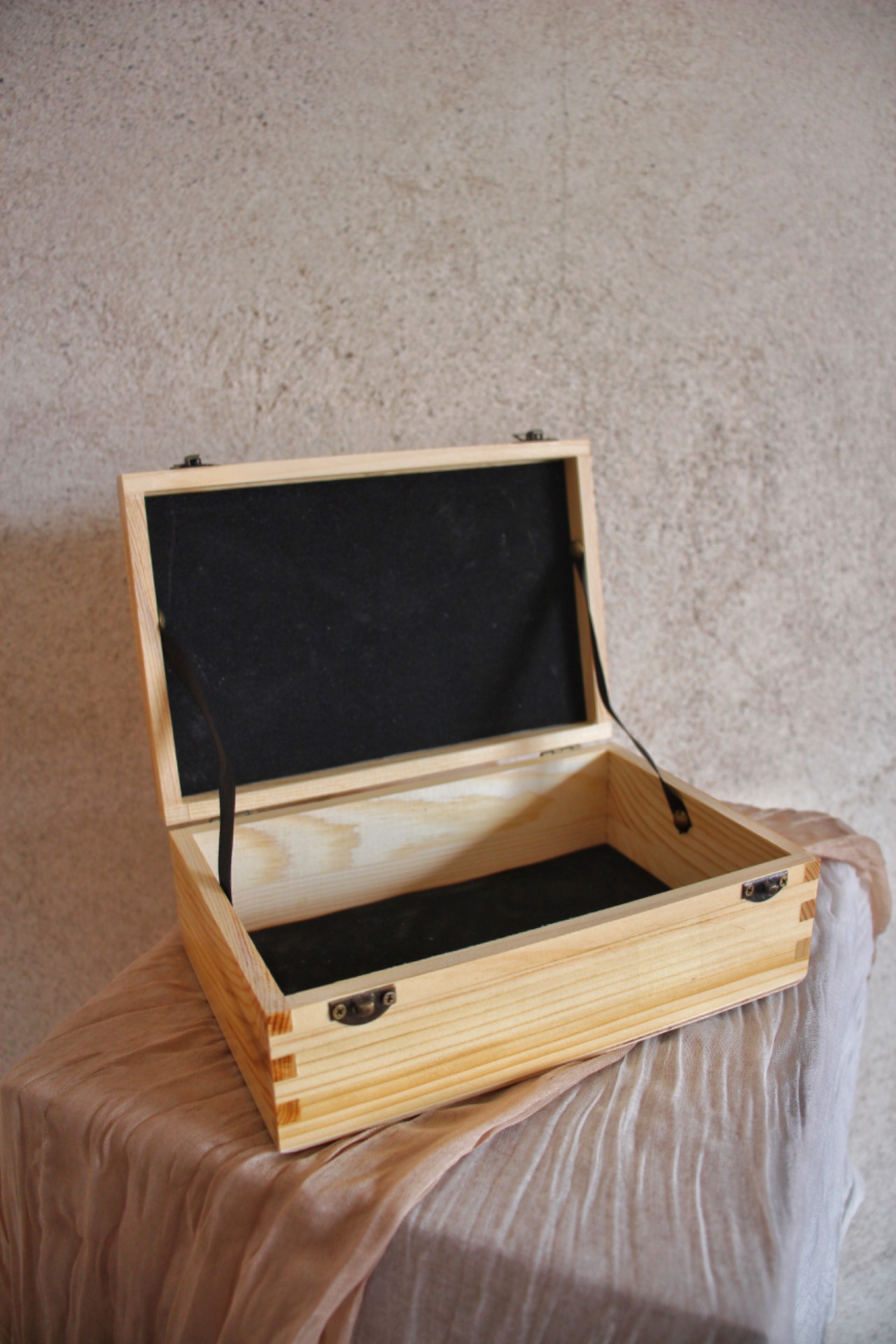 Velká dřevěná krabička