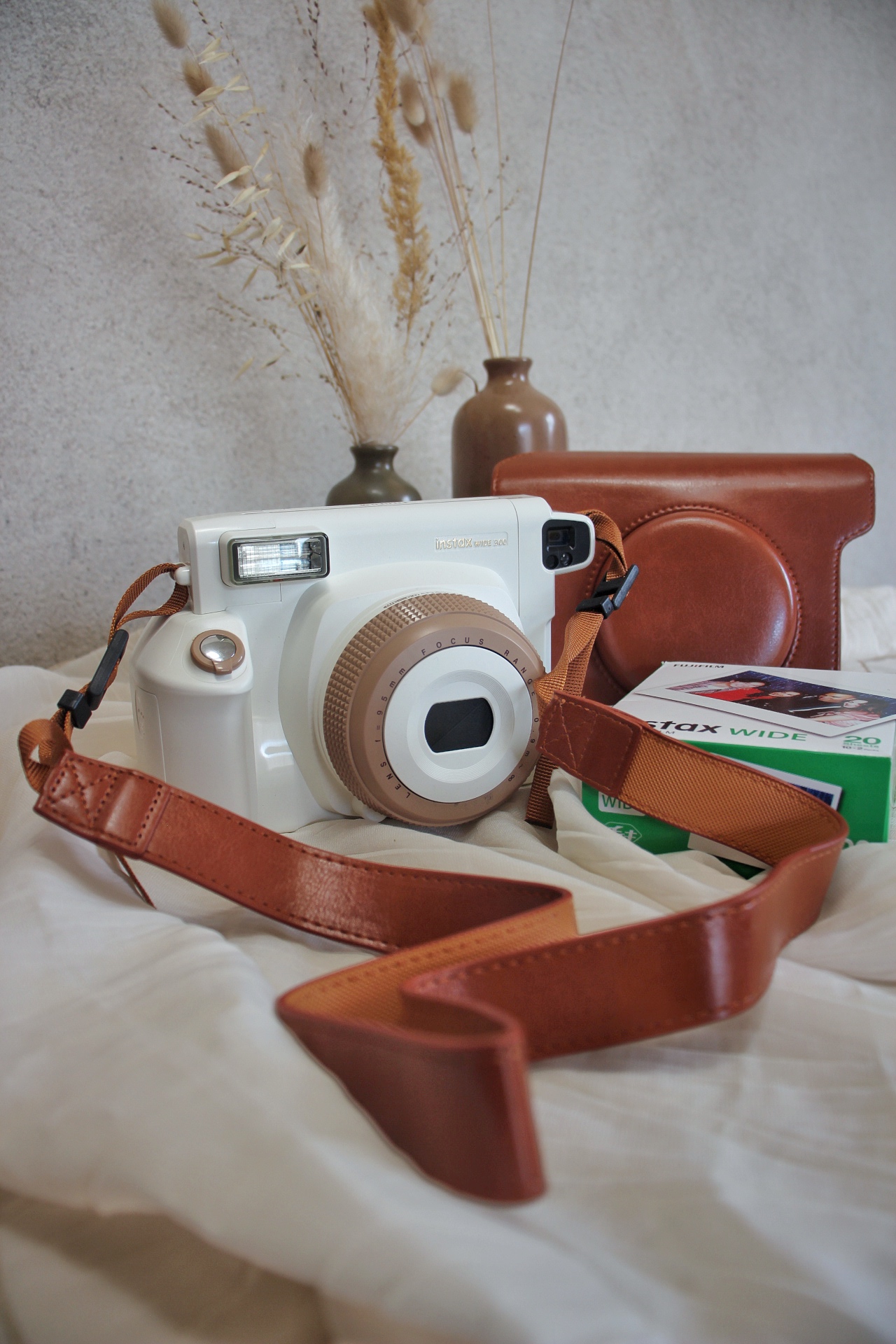 Instax (polaroid)