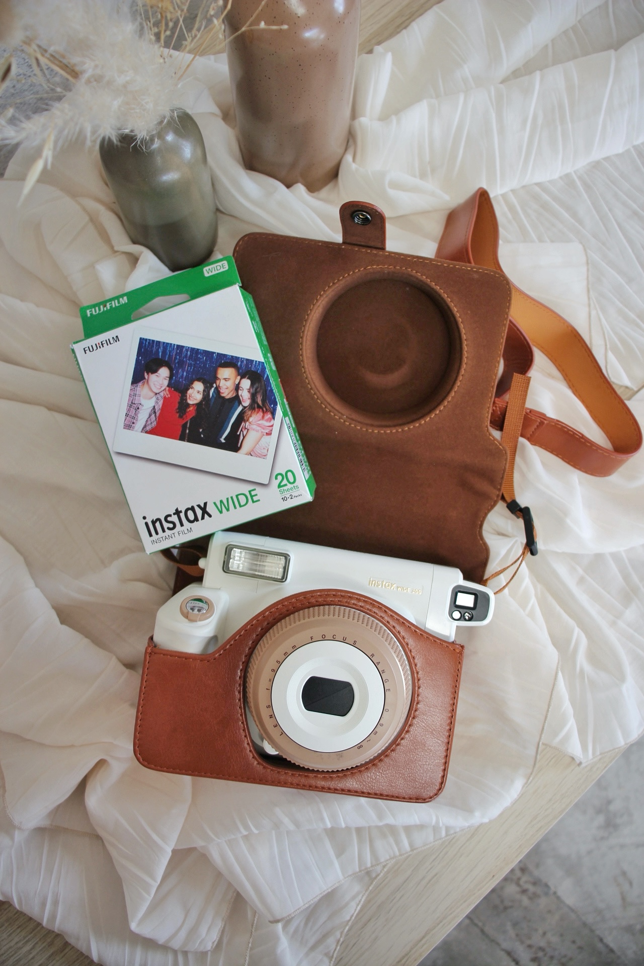 Instax (polaroid)