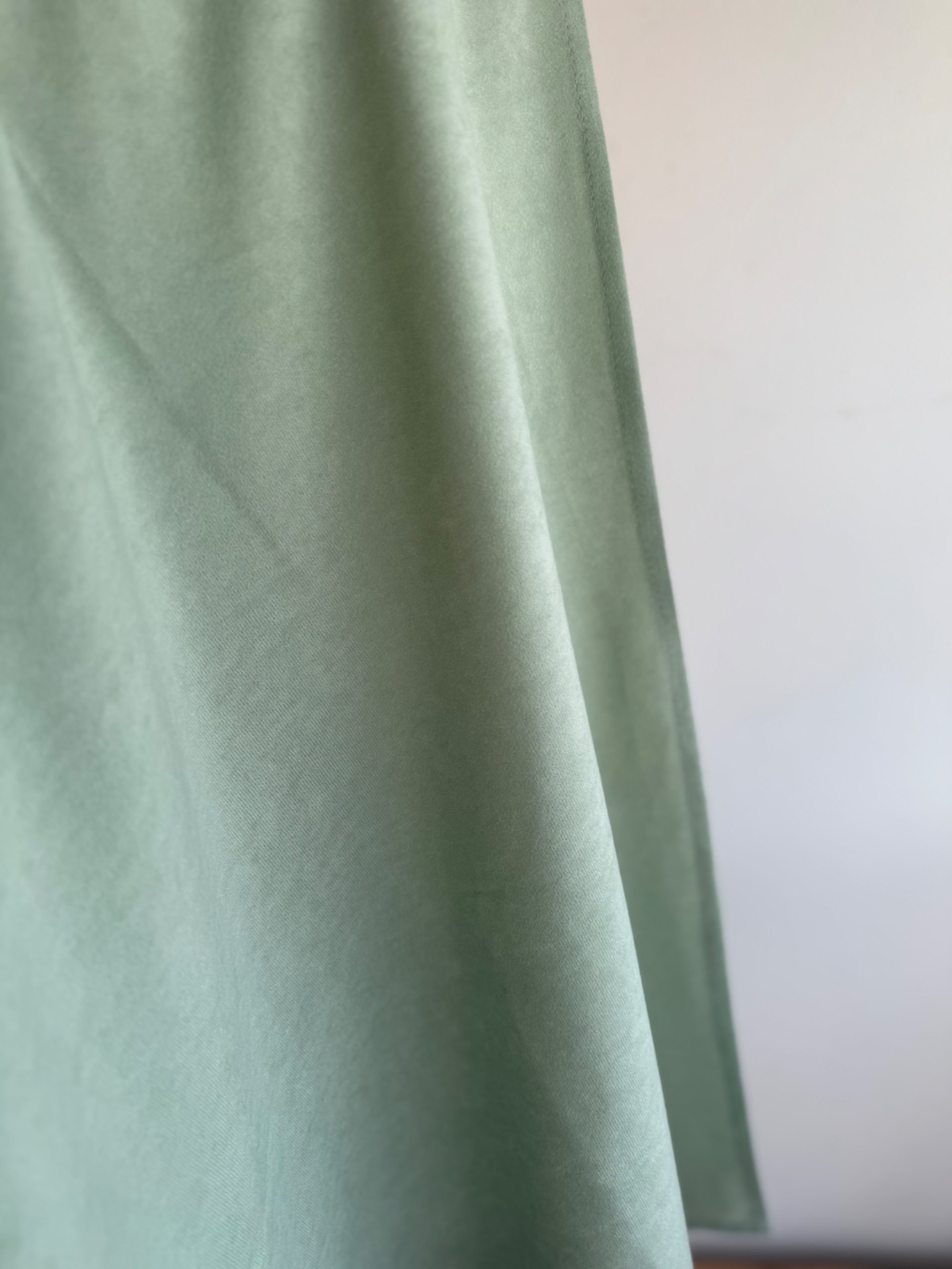 Světle zelená látka - metráž 150x600